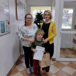 Udział chłopca z Jagódek w Międzyprzedszkolnym Konkursie Plastycznym 
