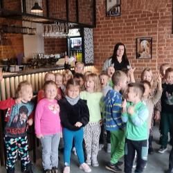 Grupa Jagódki na warsztatach pizzy z okazji Dnia Chłopca 