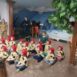 Wiewiórki i Jagódki na warsztatach w Komendzie Powiatowej Straży Pożarnej w Pleszewie
