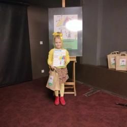 Udział dziewczynki z Jagódek w konkursie wokalnym 