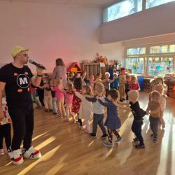 Dzień Pluszowego Misia w Przedszkolu z udziałem zespołu 