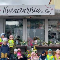 Jagódki w kwiaciarni poznają zawód Florystki 