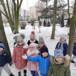 Zabawy zimowe ze śniegiem w ferie