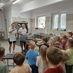 098d30b4 8883 40a8 81a9 13bea3c3b411