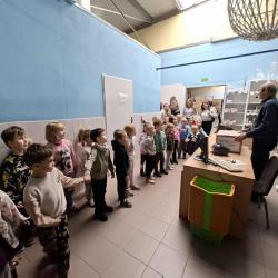 Grupa Jeżyki i Wiewiórki w Fabryce Bombek 