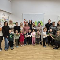Warsztaty z Rodzicami w gr Wiewiórki - przygotowanie świątecznych stroików 