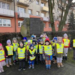 17376845 18f8 4560 A523 955a95e42adf