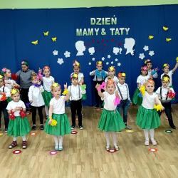 Występy dzieci na Dzień Mamy i Taty